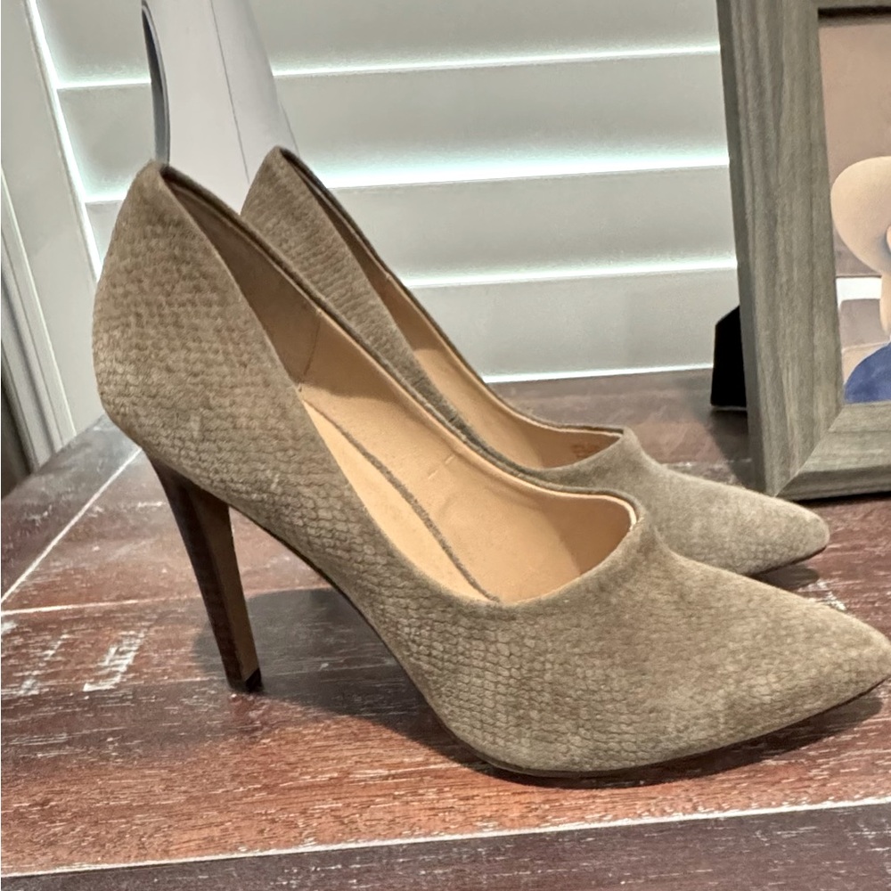 Joe's Jeans Women's Taupe Pumps Suede High Heels Size 6.5 NEW